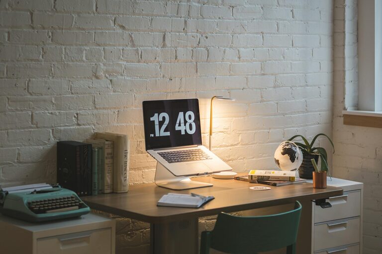 Creating a Relaxing Home Workspace to Boost Productivity and Comfort